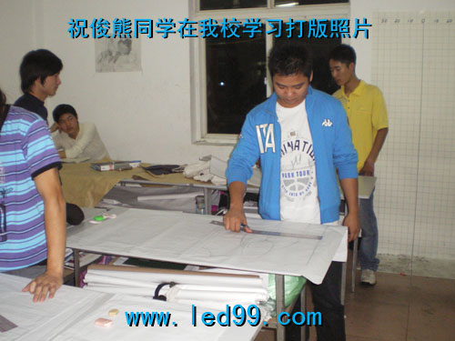2005年祝俊熊在武汉红人服饰集团工作照(图7)