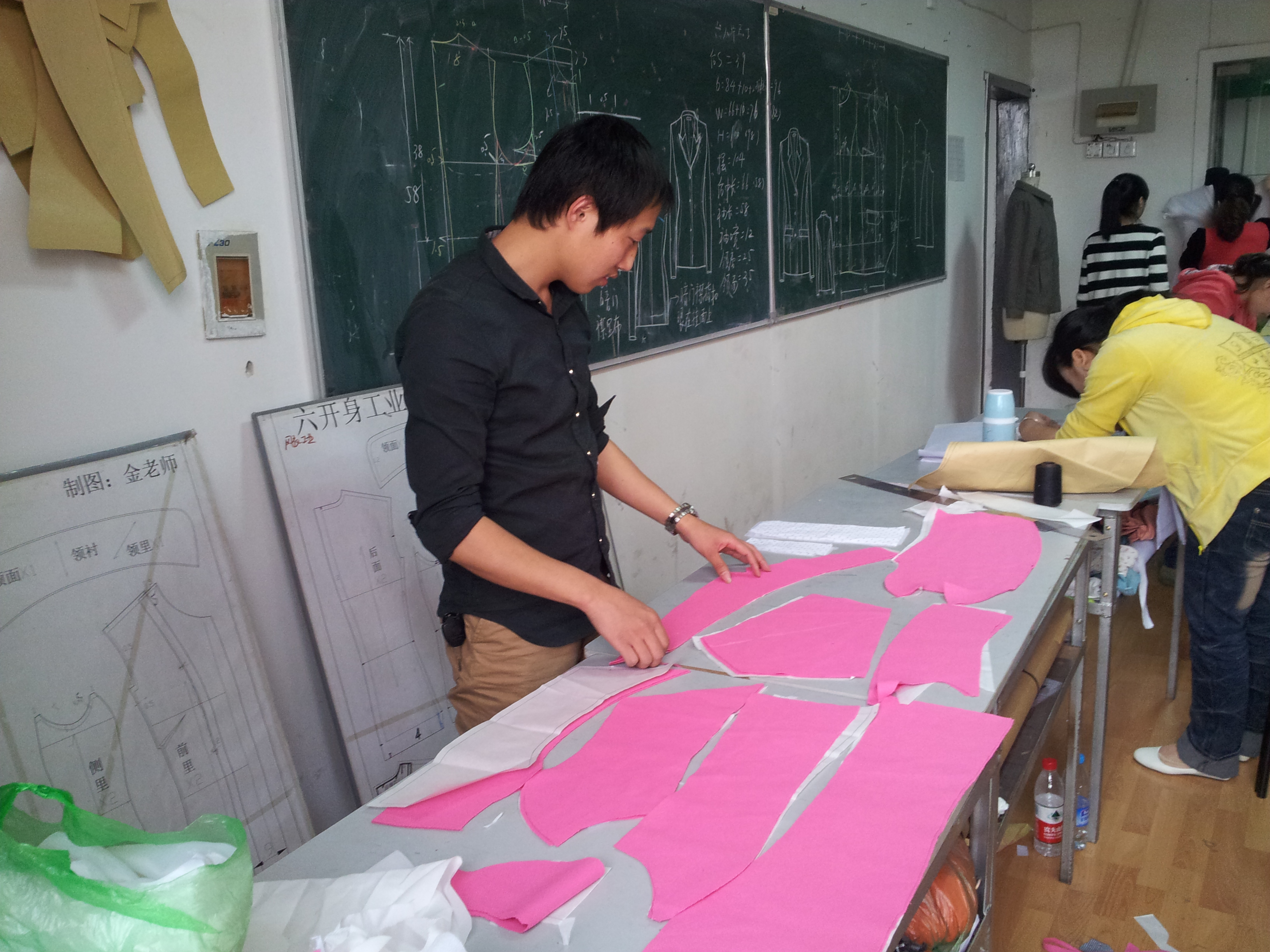 2014年徐洪敏木衣服装设计有限公司(图1)